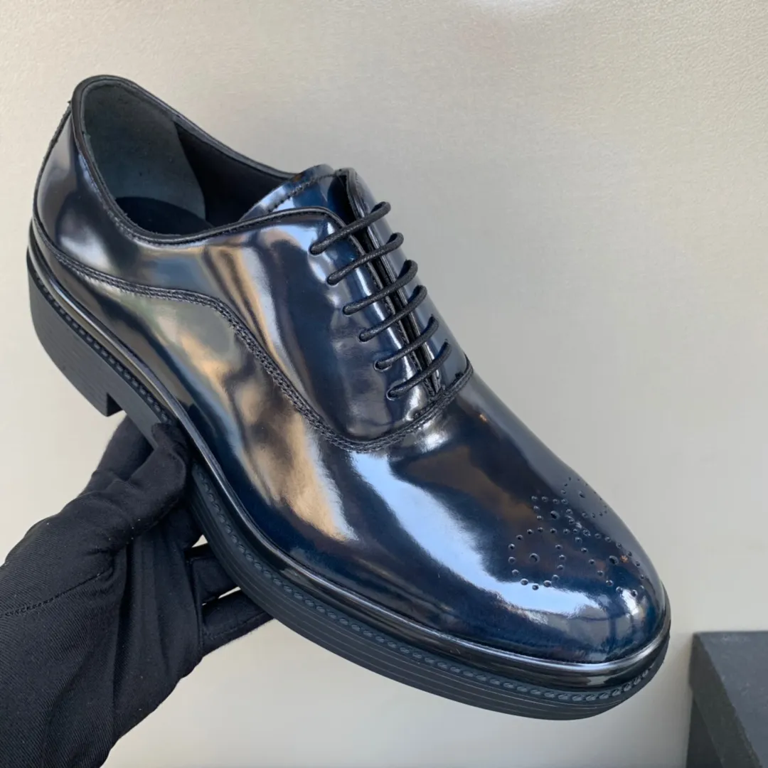 Men's shoes 💰860 💰Best recommendation✨PRADA Prada's top purchasing quality Imported color-brushed edge beads on the uppers Carved toe design Cowhide lining Private molded TPU outsole Non-slip, wear-resistant and elastic Fashionable and versatile Blue 39-44 in stock (38, 45 customized for replacement, return and exchange)